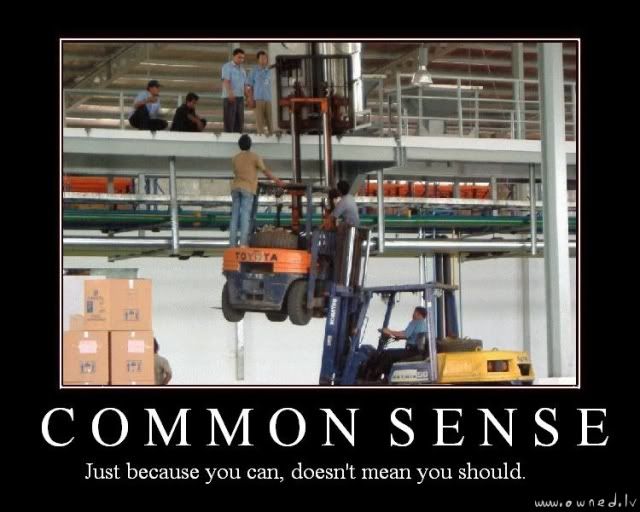 TheForkliftPro's tweet image. Just because you can, doesn&apos;t mean you should. #ForkliftSafety. #UseYourCommonSense buff.ly/2ipr5K6