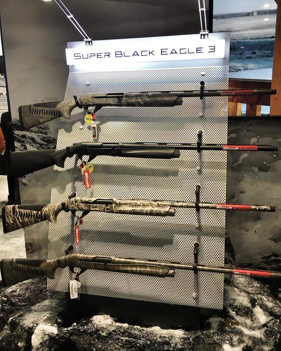duckman_dillman's tweet photo. Cannot wait to get my hands on one of these or all 4. A beautiful piece of hunting machinery. #sbe3 #benelli #commandtheskies #hunton https://t.co/pyHMtkd3a1