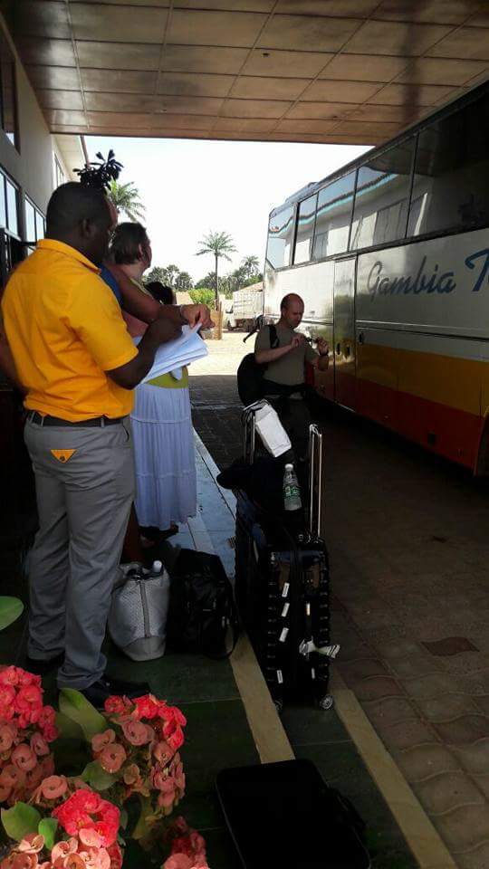 freejobe39's tweet photo. #Gambia: Thousands of tourists mainly British, Dutch &amp;other Europeans at  airport to flee as country on brink of war amidst political crisis https://t.co/emvCHoHiFT