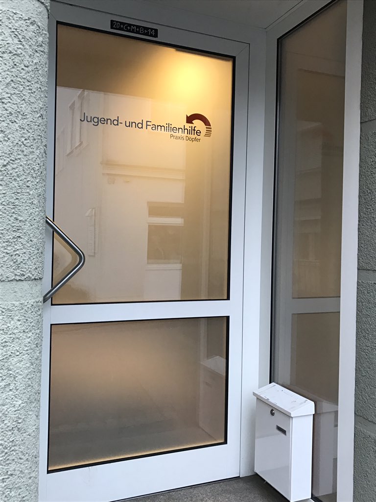 DigitaldruckSAD's tweet photo. #Bilder von unserer #Beklebung für die @doepferschulen. Glasdekorfolie inkl. #Logo und www-Adresse @ORAFOL_Americas https://t.co/AZZcTZjByH