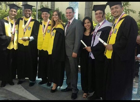 HUAL_IVSS's tweet photo. Graduación de 49 Médicos Especialistas del #IVSS Región Central ¡FELICIDADES!, Sigamos construyendo un mejor país con alegria y vocación. https://t.co/kDHZOFaWdm