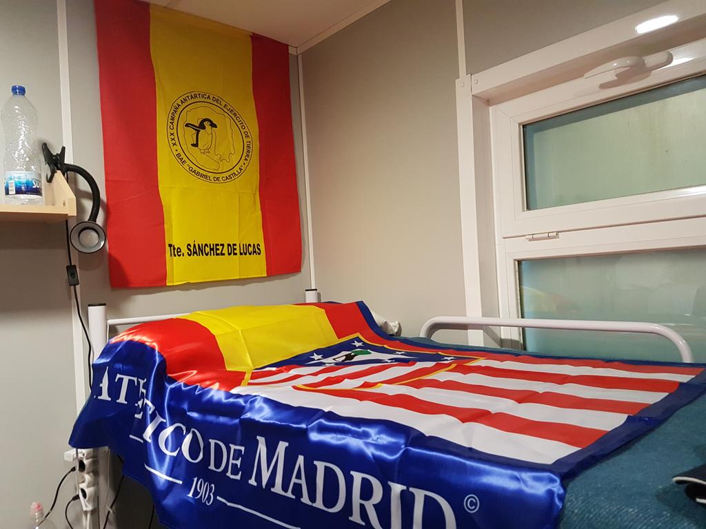 abuelayeye123's tweet photo. QUE PEDAZO DE TENIENTE DE MEDIO AMBIENTE " TENEMOS EN #ESPAÑA !!! A PESAR DE SU CORTA EDAD " #ANTARTIDA @cuatro @S_dLucas https://t.co/bXgFyjx39T