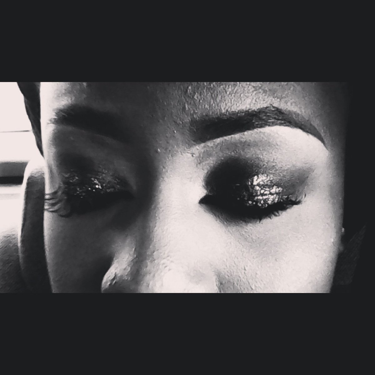beemolash's tweet photo. B&amp;W on fleek https://t.co/xccyckbRRt