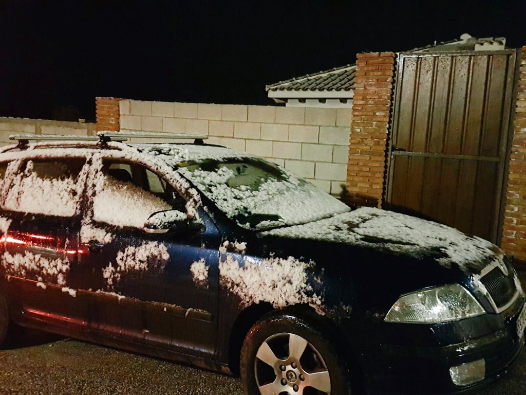 En zonas #alhaurindelatorre se recogen acumulaciones de nieve. Precaución y se aconseja extremar las medidas en conducción. <a href="/E112Andalucia/">EMA 112</a>