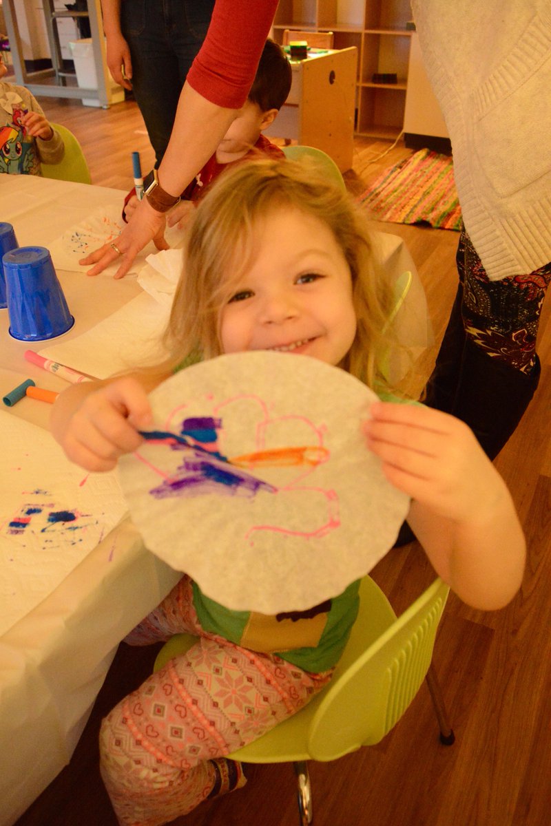 StanleyClarkTig's tweet photo. Preschool 3's had a blast with our parent volunteers today getting their Kaleidoscope art project ready! #KAL2017 https://t.co/DoeQBi5tFc