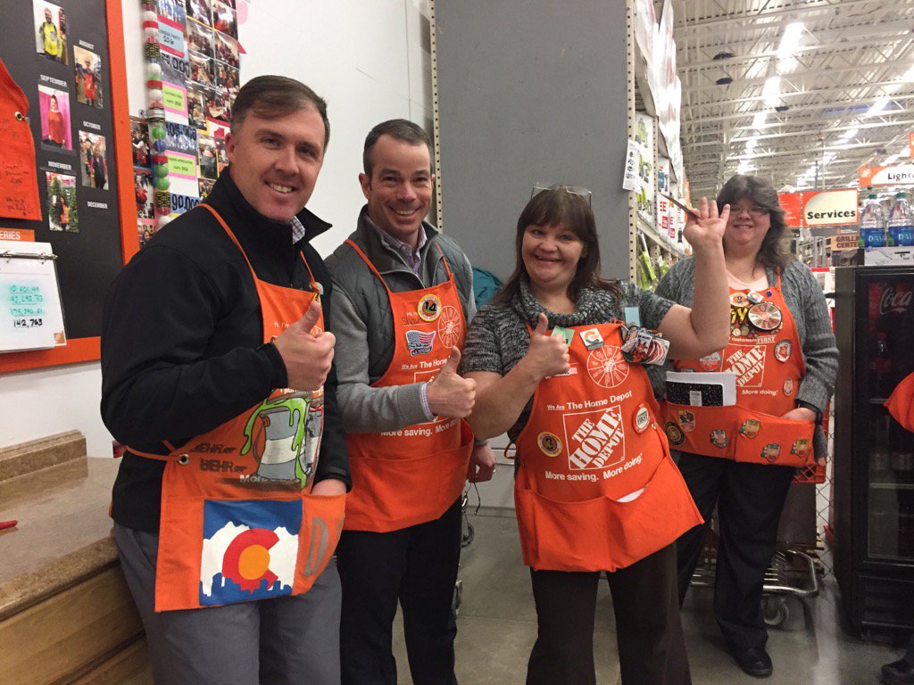 1304merry's tweet photo. 1304 Awesomeness! Amazing Shannon talking to RVP Shawn and Greg https://t.co/Kc2Zkq3IqU