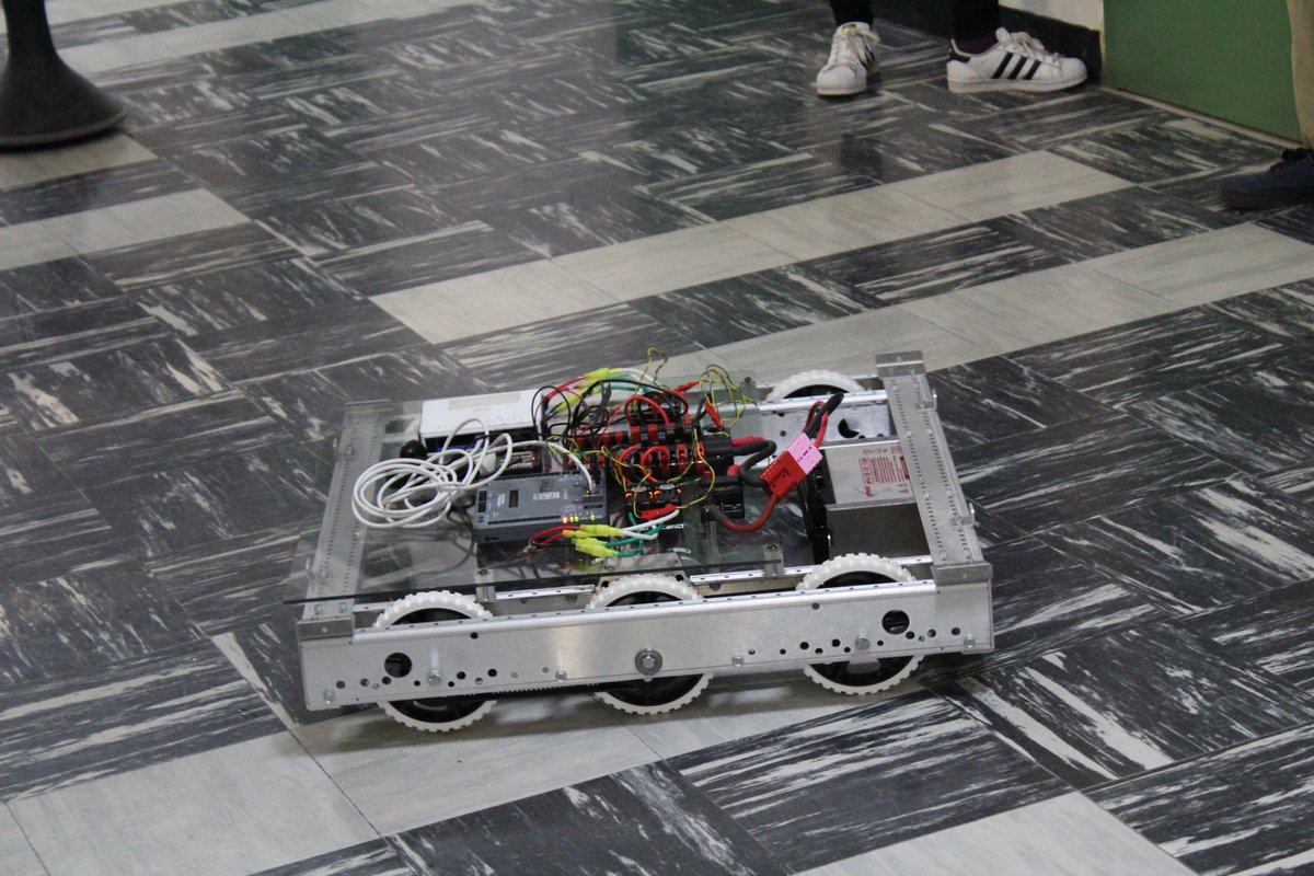 stan_robotix's tweet photo. Premier essai du robot https://t.co/Zbuk2pD7x2