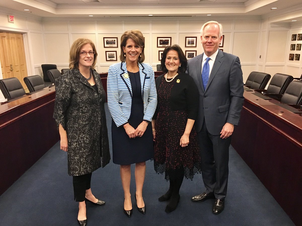 HKStrategies_US's tweet photo. H+K's @MoranEllen joins Tim McBride of @UTCPolicy &amp; @AnitaBMcBride at @4H's #4HCWFPI which brings young leaders to DC for the inauguration https://t.co/ou9TPULtV9
