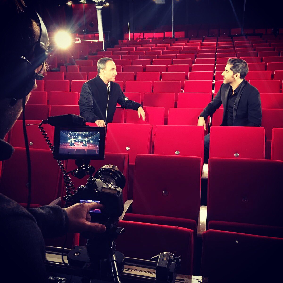 ava_lemaire's tweet photo. #Coulisses #AryAbittan au micro de @nikosaliagas @TF1 @50MinutesInside @Melodybeni #MyStory #VisMaVieDAttacheeDePresse https://t.co/ujF6XdVTIk