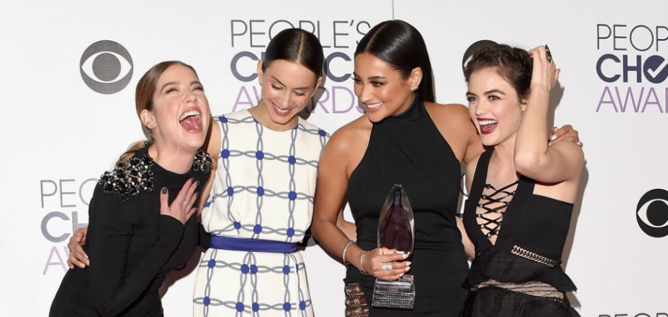 buttahilo's tweet image. No more pictures as them 😢 #Pllcast #PCAs2017 #PrettyLittleLiars #PLLTheory