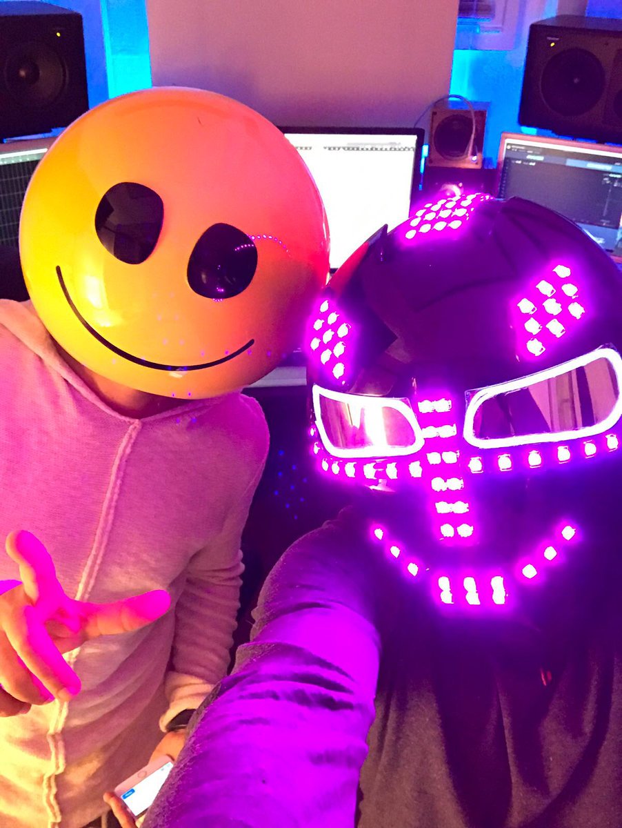 mikecandys's tweet photo. At my studio with my buddy @itsrobotronika 😎🤖🔊 https://t.co/8kjRwM0DX4
