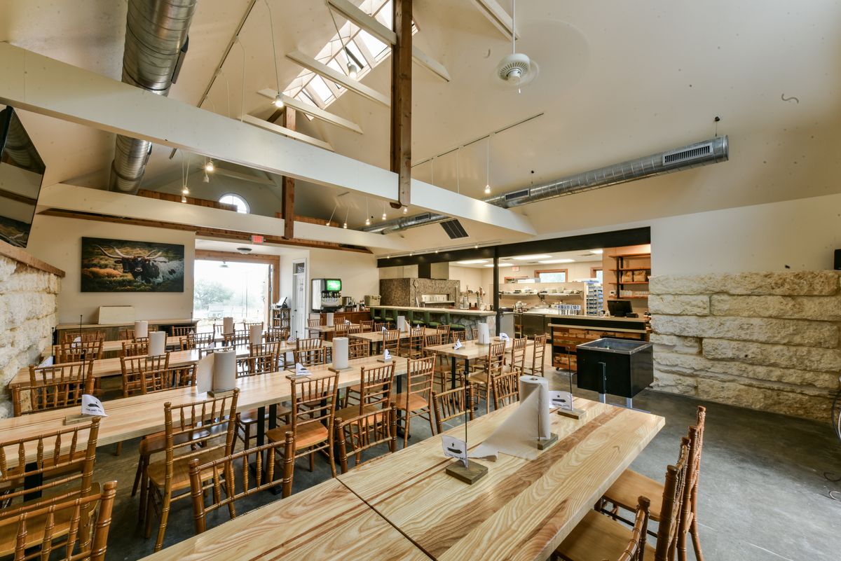 Step inside <a href="/ApisRestaurant/">Apis Restaurant</a>'s new pizzeria, now open austin.eater.com/2017/1/18/1429…