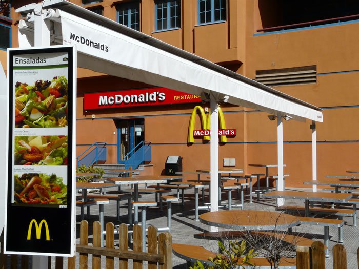 Chequeoferta's tweet photo. Muestra tu #Chequeoferta y llévate un Sundae Gratis con tu McMenú, así de simple! ;-)
https://t.co/qf2lq0hXKQ https://t.co/ODJZT8eArt