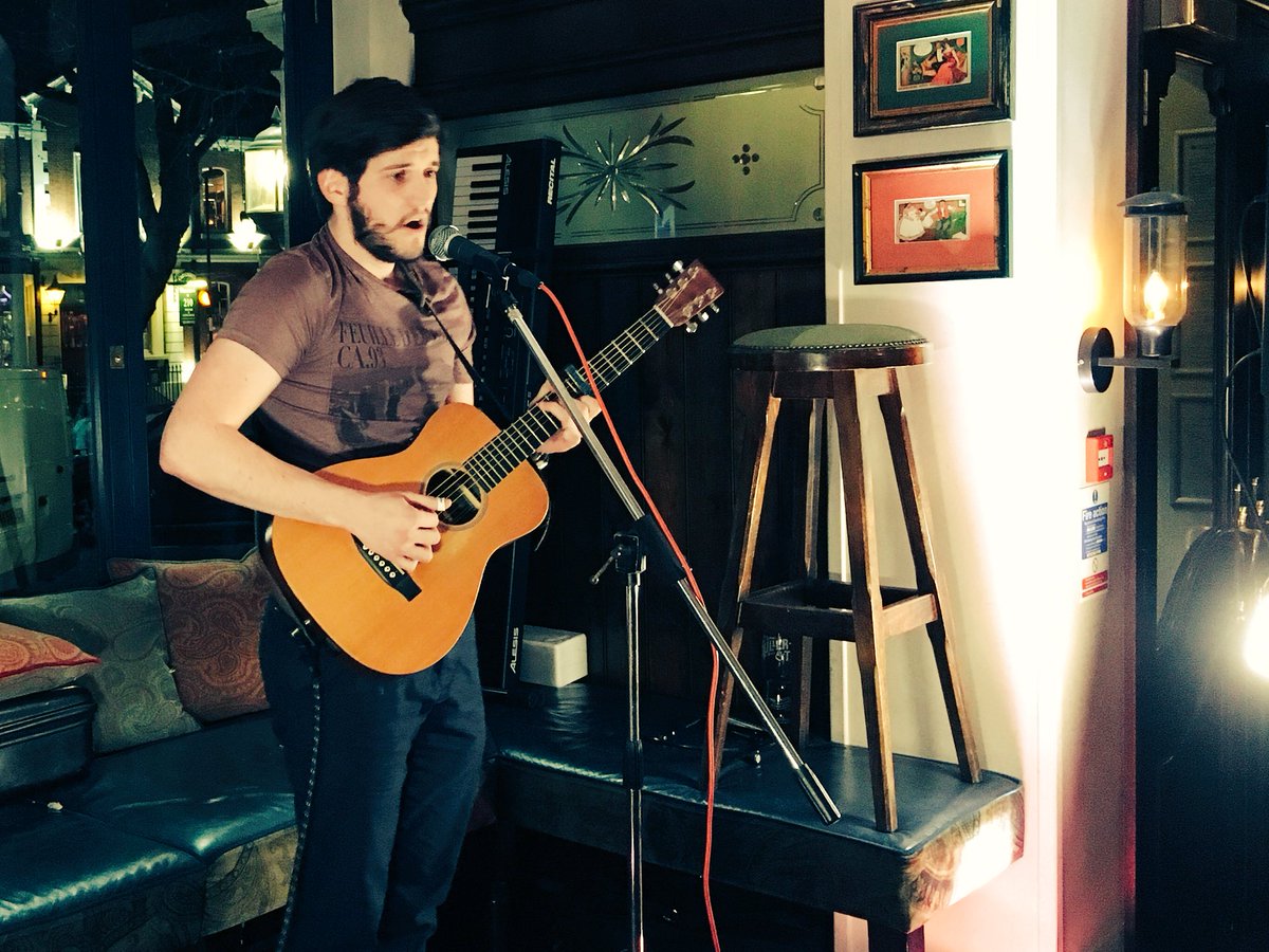 LdnUnplugged's tweet photo. Beautiful set tonight by the fantastic talent that is @SamFirthMusic! Right here @LdnUnplugged @GeorgeIVW4 #chiswick #livemusic #london https://t.co/ybdxWURko6