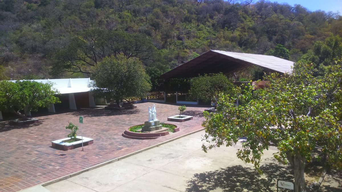 gilmaguzmanc's tweet photo. El mejor colegio del Valle❤😍 #Colsafa https://t.co/GmmbvJ9oYA