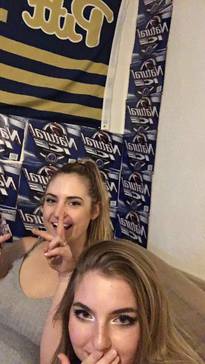 lindsaaaytweets's tweet photo. HAPPY BDAY FROOMIE 🎉gr8ful for all the mems we've made + for many more in the future #potbeer #zuelmachris #hail👏🏼the👏🏼pitt👏🏼 @bridgetkotek https://t.co/9kGIRSzdzL