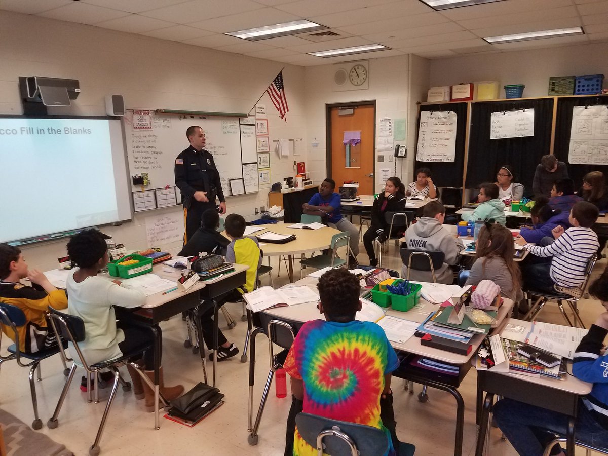 Det Cole &amp; Ofc Vito talking about the effects of Alcohol and Tobacco in DARE Lesson 2 <a href="/MRoyack/">Meghan Royack</a> &amp; <a href="/MeganPschar/">Megan Pschar</a> 5th grade #AllIn4TheVille