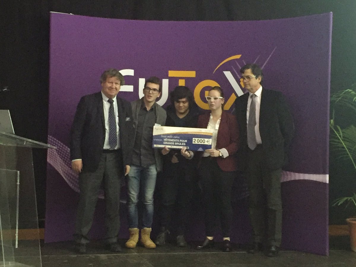 FUTEXCONVENTION's tweet photo. #Futex remise du 1er prix du challenge étudiants 2000€ pour Le vêtement qui protège et soigne les grands brûlés https://t.co/B14bhfiDJ3