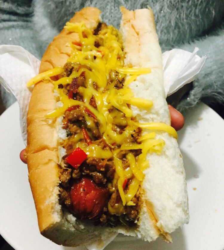 Lemii_LoCo's tweet photo. Only ONE of these 2 can make it back on the @TokiConceptFood menu. Which 1 u going for?
LIKE for South Chilli Dog
RT for Bacon Cheese Fries https://t.co/h7dhBnxHcA