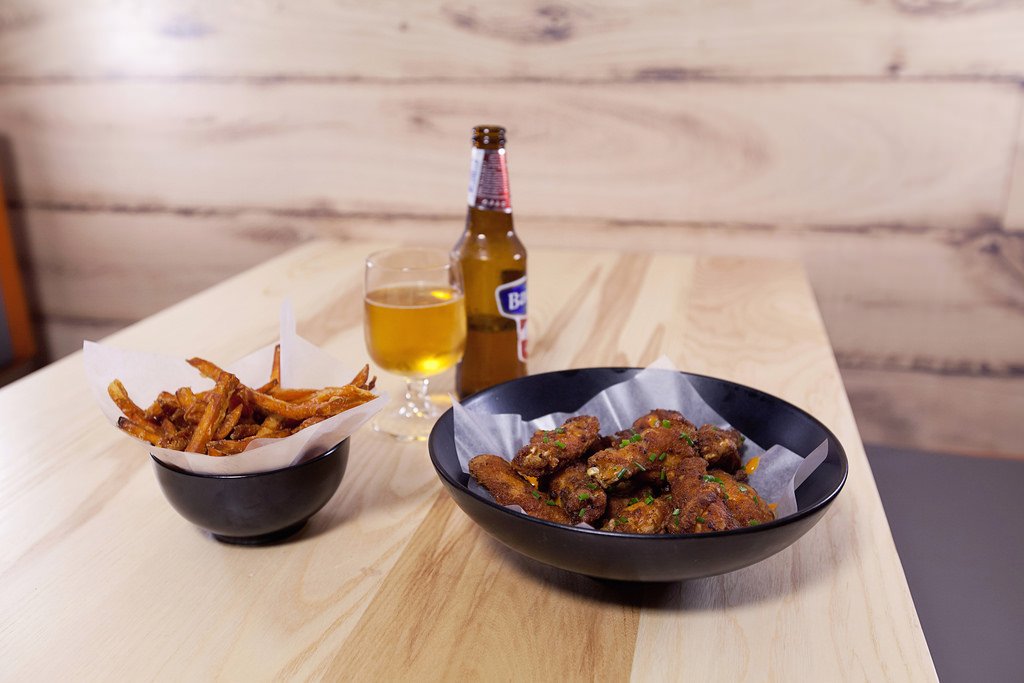 reys's tweet photo. Popping in for an after work drink? Check out our craft ales and wine list! Reserve a table https://t.co/lnTLNDnB97 https://t.co/1WWgGjgByC