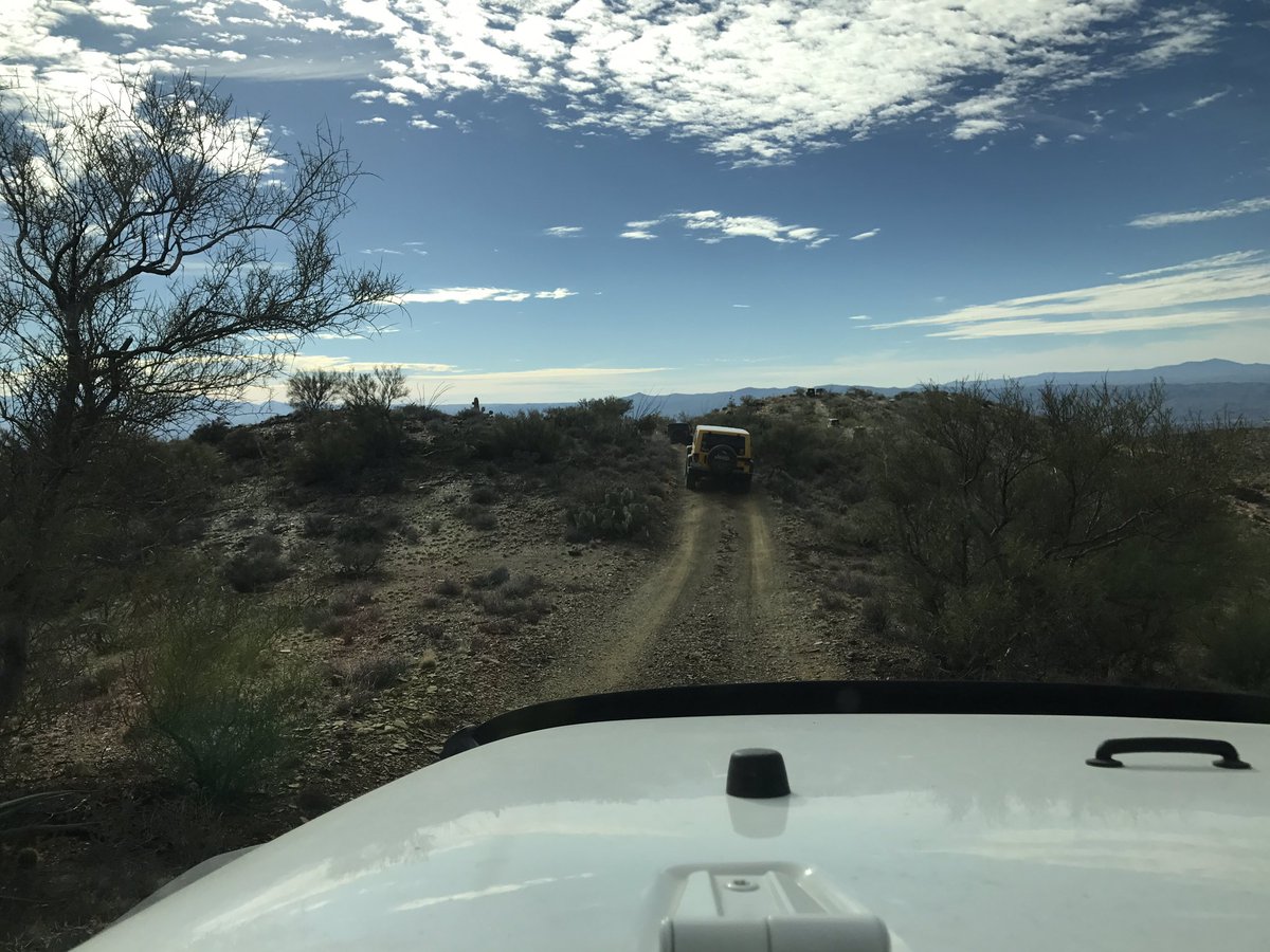 Poehunters's tweet photo. My favorite place to be right now! Me, myJeep, and good friends! #JeepRun #GoodTimes https://t.co/OcQ1thnfHx