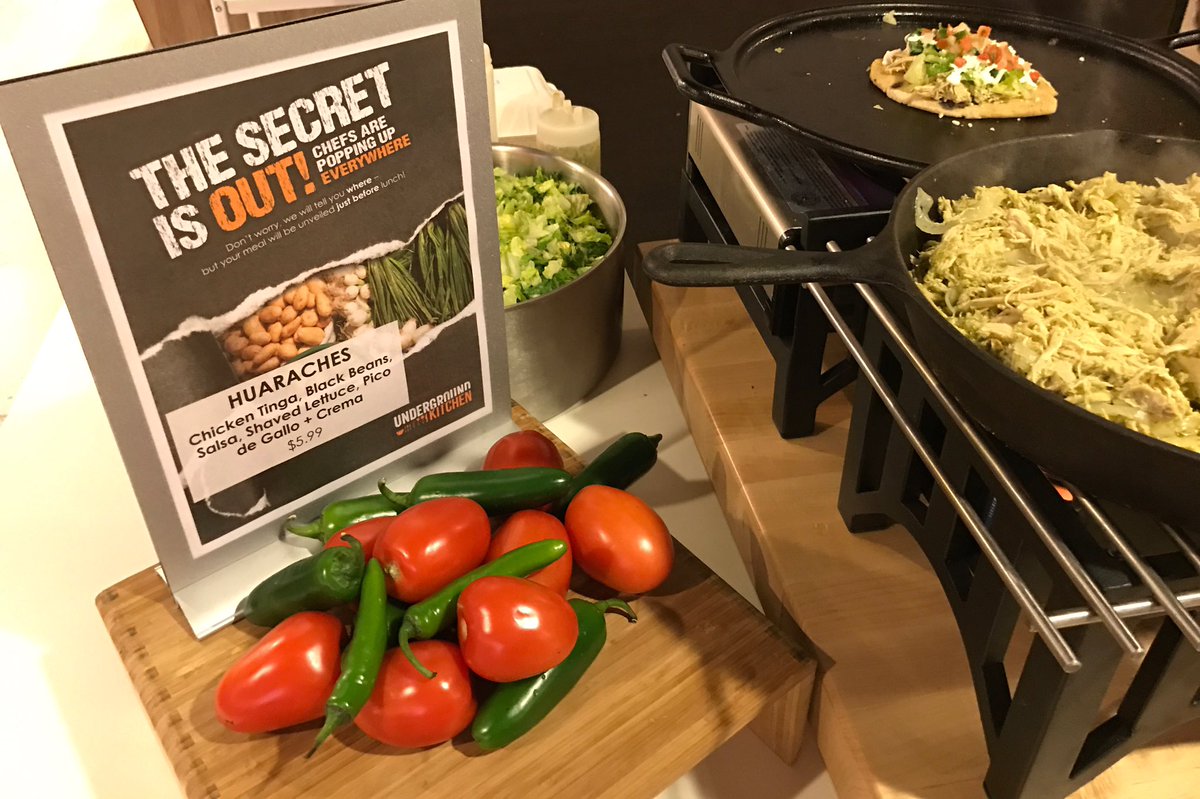 Huaraches - Black bean + Corn Cake topped w/ Chicken Tinga, Salsa, Shreaded Lettuce, Pico de Gallo &amp; Sour Cream #streetfood #PopUp #Lunch