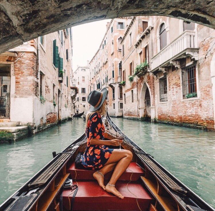sparkly_wine_'s tweet photo. #vino in #Venezia is always a good idea! #wine #wanderlust #winemermaid #mermaid #winetasting #winery https://t.co/MfRAWmp0cb