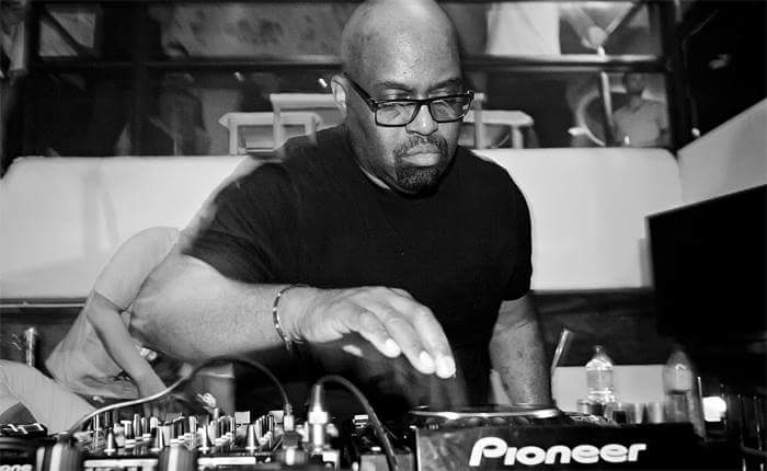 Jiga maen catur hey housemusic Frankie Knuckles, happy birthday and for the music! 