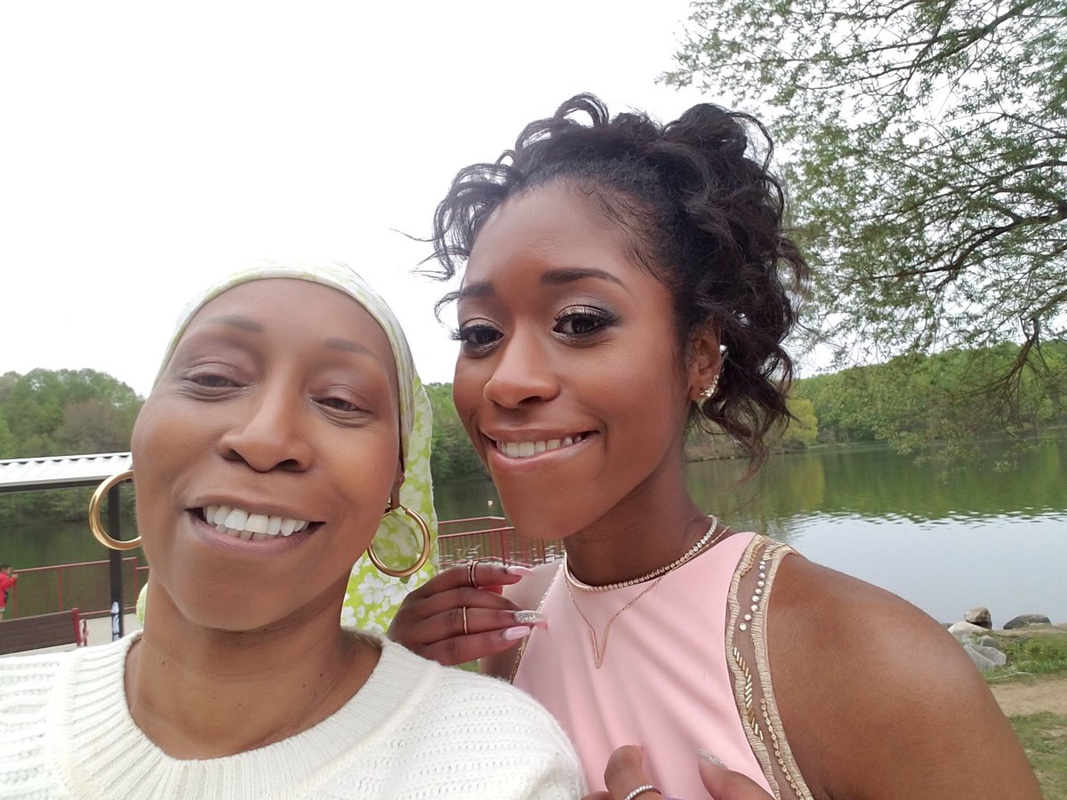 bayylaaa's tweet photo. I know I had the best mom I could ever ask for and one day I'll see that beautiful smile https://t.co/n8dTNYU0pm Mommy💜🙏🏾my fighter🎗 https://t.co/8mBsbviGC6