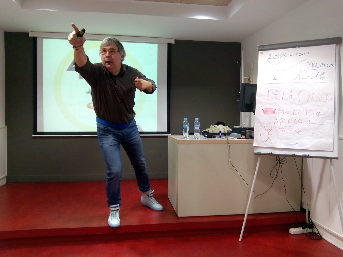 el_magacin's tweet photo. Clase magistral de @LluisSerra #ProvocadorDigital #YoNoSoyNormal ¡alucinante! https://t.co/O4vNhGLrPr