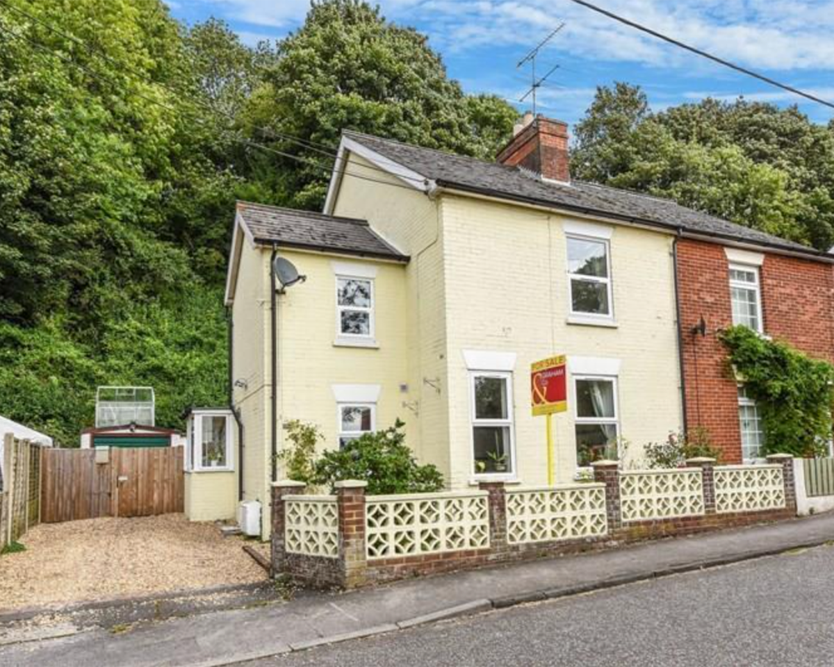 DiscoverOrchard's tweet photo. Drum role please.... We are finally moving. We have exchanged on our new home in Whitchurch, Hampshire > https://t.co/HUbYUQAikm https://t.co/yUG3ItEsnw