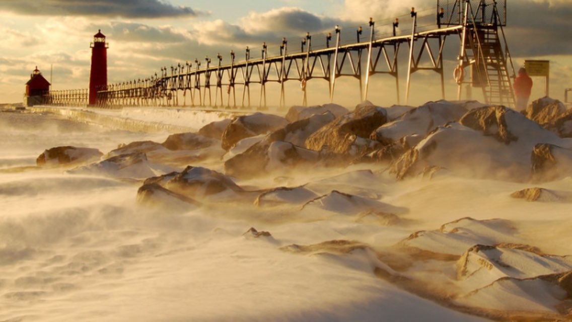 GrandHavenCrew's tweet photo. Even in winter ❄️ it's still beautiful #BeachesOfMichigan https://t.co/Jjz9kop0JJ