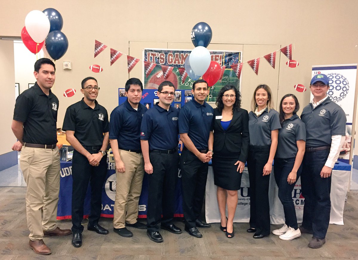UHD_SSCMA's tweet image. A few of @UHDCOB 's organizations representing with @UhdSGA 's VP at Student Involvement Day. #UHD #UHD #supplychain #Houston #GatorPride