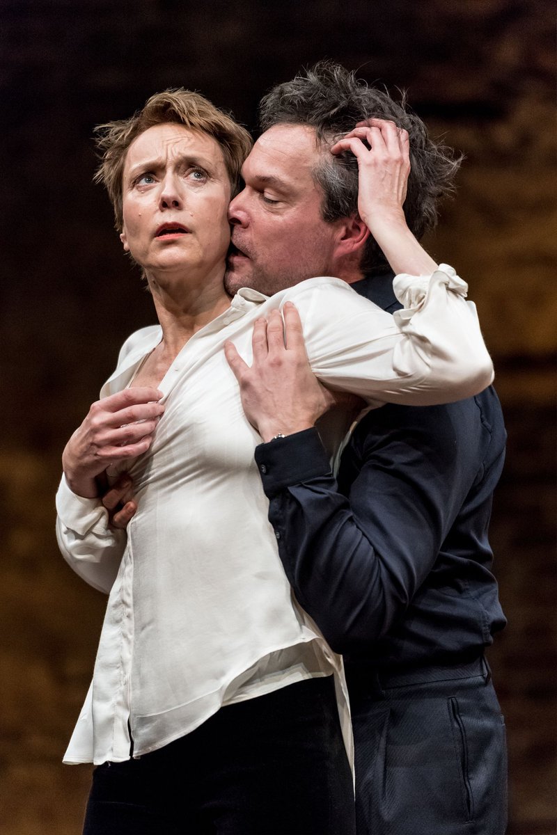 AlmeidaTheatre's tweet photo. Want to see Lia Williams as #MaryStuart &amp; Juliet Stevenson as Elizabeth? Join us tonight - only a few tickets left: https://t.co/HIs8PxlUOn https://t.co/KlZgvLm3TN