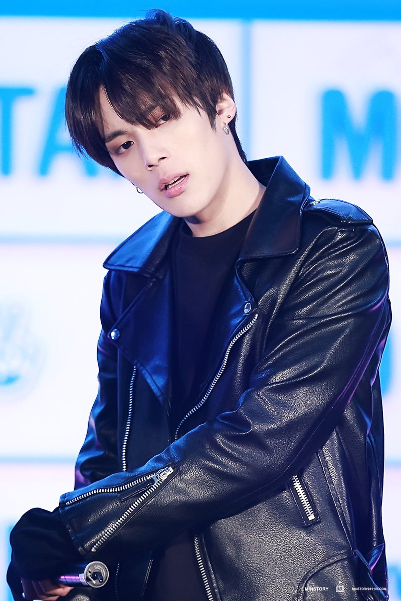 Minstory931103's tweet photo. 170118 브이앱 ✌🏻
#민혁 #몬스타엑스 #MINHYUK #MONSTA_X  @OfficialMonstaX https://t.co/x09ZxH7D0J