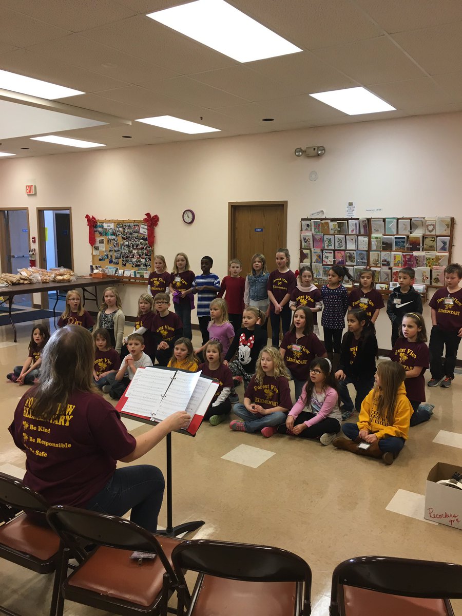 ForestViewswarm's tweet photo. @ForestViewswarm Anna Hogan leading 2nd grade glee club singing at the Forest Lake Senior Center. https://t.co/rhzU05QxNn