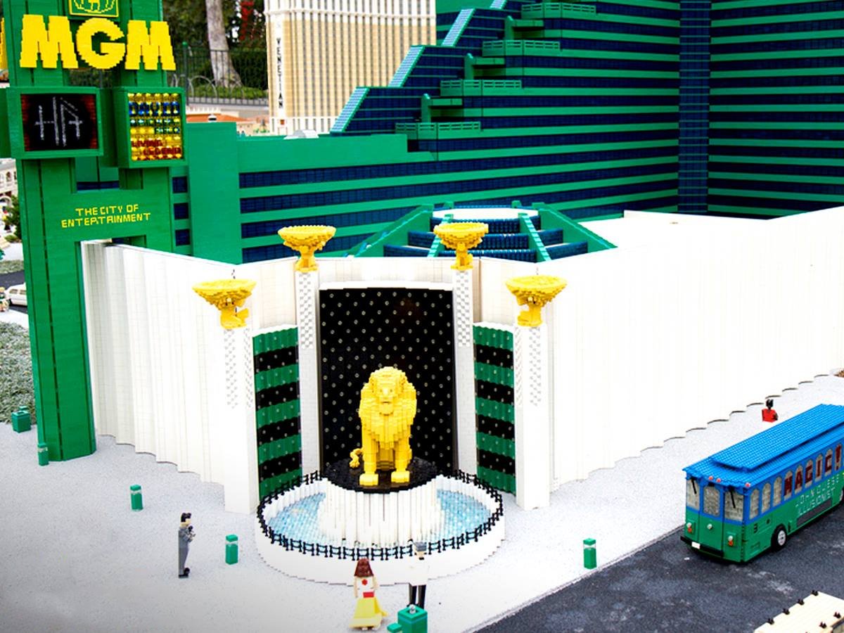 LEGOLAND_CA's tweet photo. Fun fact: A Master Model Builder hid a tiny LEGO brick mouse in the lion at the MGM Grand in Miniland Las Vegas. https://t.co/GIbZ2C1t69