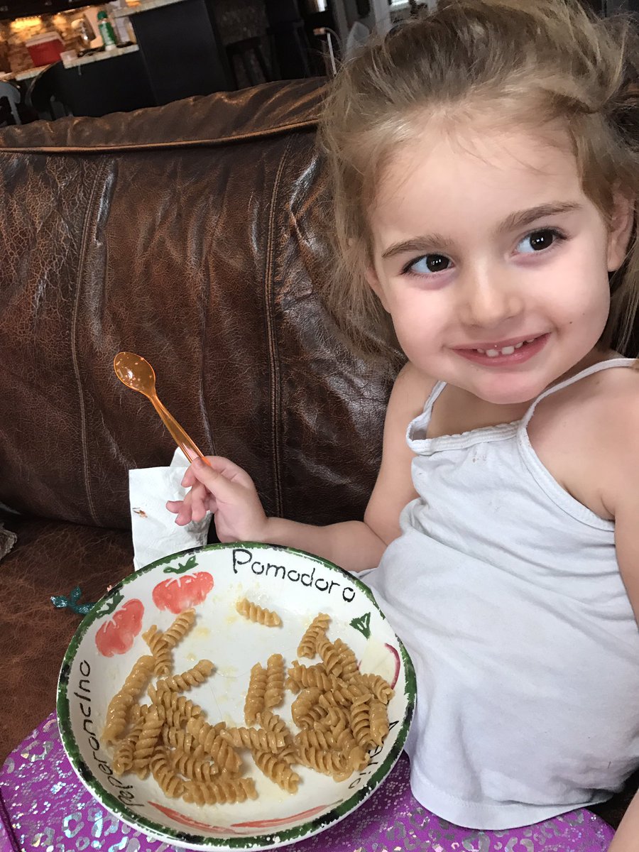 stephenclark's tweet photo. My pasta just got a 10 out of 10 rating from Scarlet. #finedining #chefstephen #papapride @scarletssmile https://t.co/cjzRtDy371