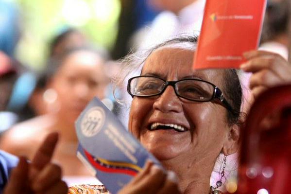 ivssoficial's tweet photo. #AmigoPensionado  Evita solicitar ayuda a desconocidos para retirar tu dinero. Ve acompañado de un familiar #IVSS https://t.co/E1dYiaxs6R