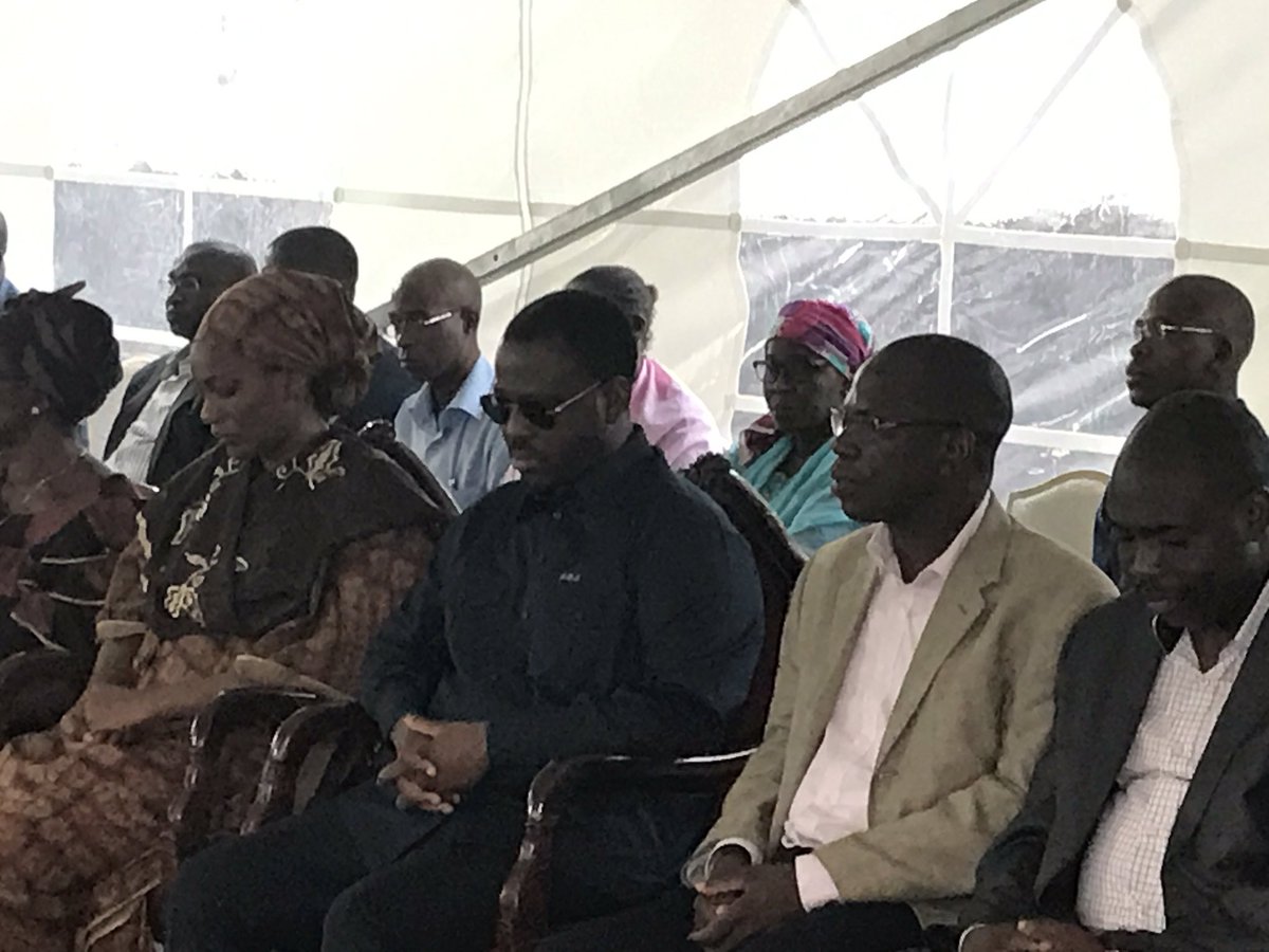 Ceschod's tweet photo. Une délégation de chef traditionnels d'Agboville venue présenter des condoléances à la famille. #RIPLMC https://t.co/4XgYPhw5k9