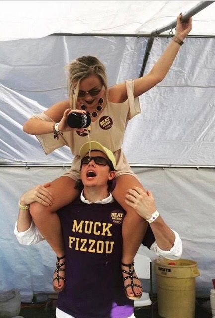 VisUniversity's tweet photo. Wishing it was still football season because you miss having classy girls pour you drinks 🏈🍻 https://t.co/0MXLlQXhXK