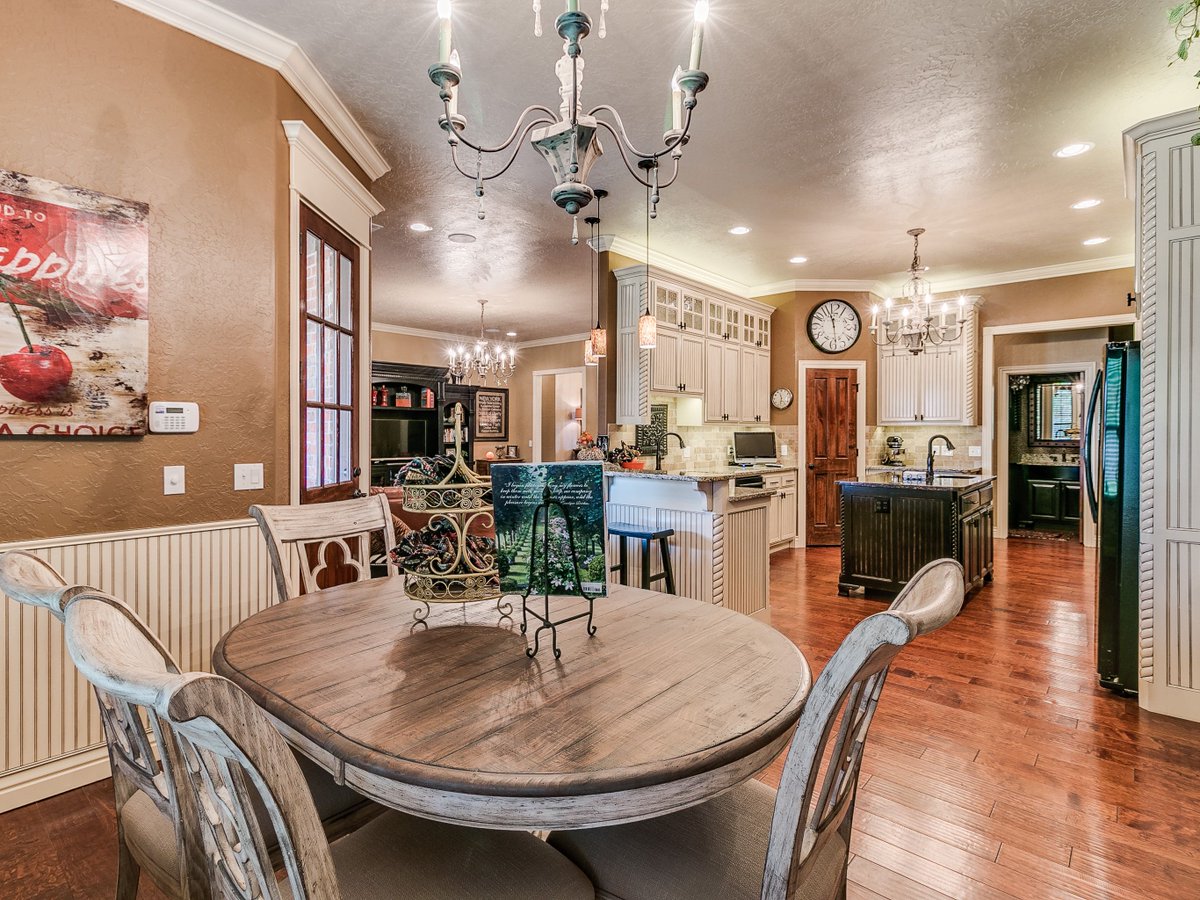 candcbuildersok's tweet photo. Beautiful kitchen can be yours! 1902 Ithaca Drive, Hallbrooke! 3187 Sq Ft &amp; power packed! Contact us soon! Sean Cullins (405) 650-2901. https://t.co/ImQXIPCNQB