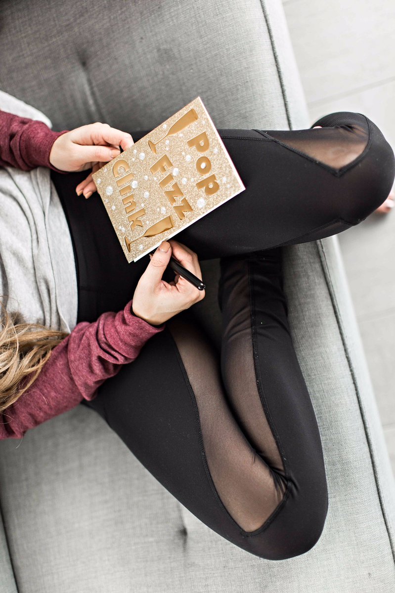 jessamadd's tweet photo. Talking about the New Year with @Papyrus_Online #ad #ArtofPapyrus https://t.co/Uy00dP8aP4