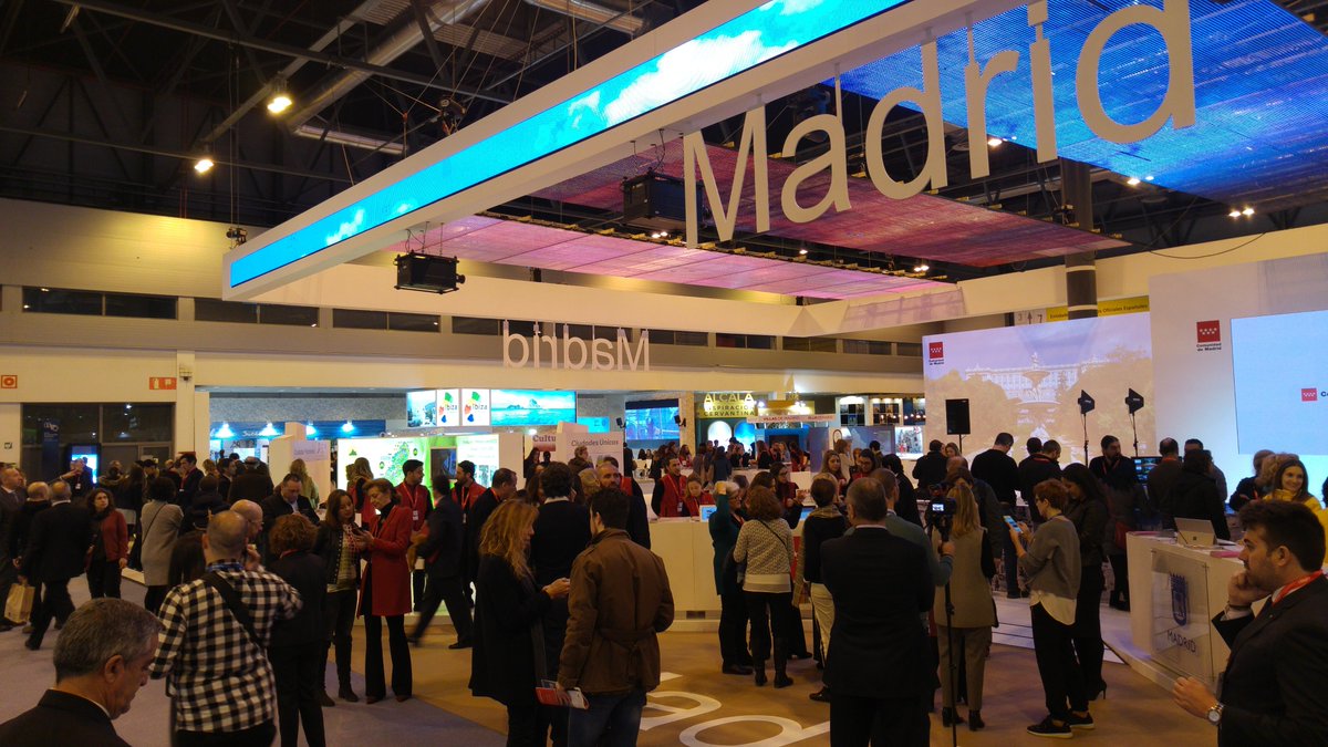 VisitMadrid_es's tweet photo. Acaba la primera jornada de #FITUR2017 Gracias por vuestra compañía, os esperamos mañana ;-) #AllInFiveDays #TurismoMadridFitur https://t.co/vUPp8CoePj