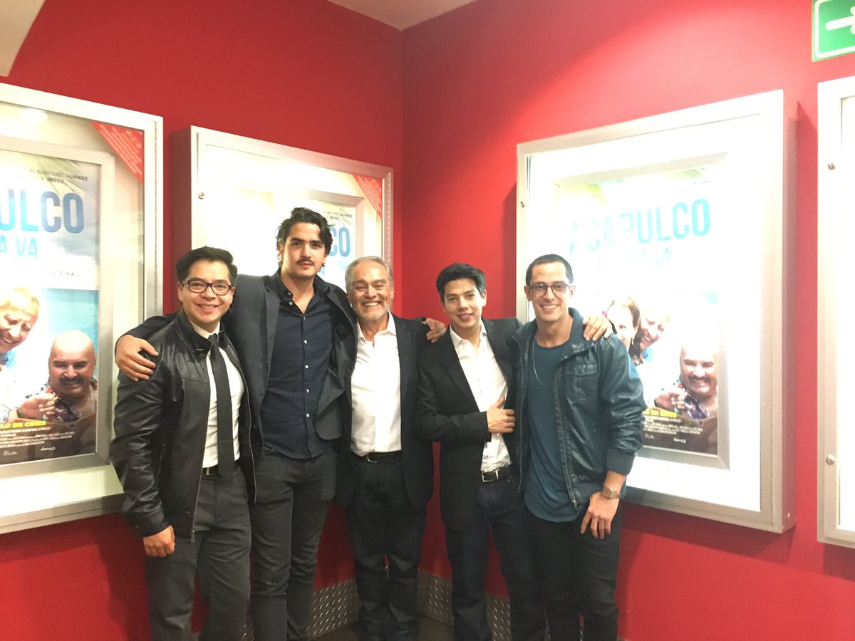 ignacioriva's tweet photo. Ayer en nuestra premiere. La verdad que hacer esta película fue de las cosas más divertidas de mi carrera. Vayan a ver #AcapulcoLaVidaVa https://t.co/lN1rxWCK8s