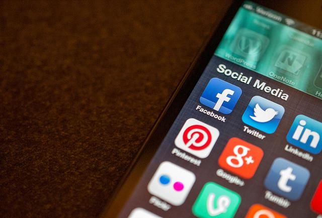 Lynedown's tweet photo. Social Media is important to small business but 'Take These Actions If You Want To Balance Life &amp; Social Media' https://t.co/OnliVlZtI9 https://t.co/LN4Db1WyTX
