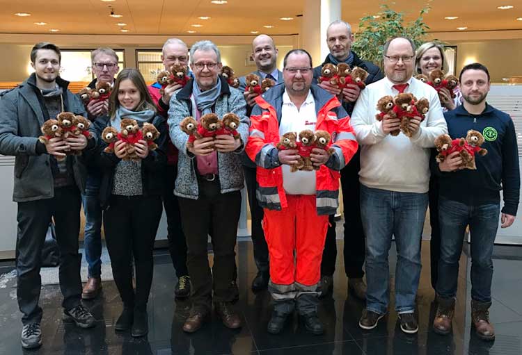 112magazinde's tweet photo. Trösterbärchen helfen im Notfall jungen Patienten - gesponsert von der Sparkasse #WA_FKB
#112magazin

Mehr unter https://t.co/Y72xGsrRsR https://t.co/JqbW0dZHIs
