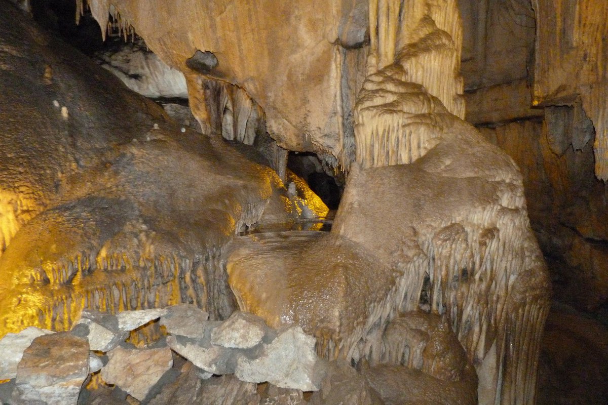ValleyEdition's tweet photo. Did you know there are more than 300 caves in @SequoiaKingsNPS? Find out more in @KVPRS's newest @OutdoorsyPod. https://t.co/wrb3afTZ2W https://t.co/MdIy3pGasf