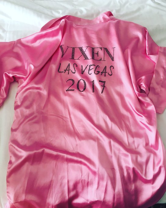 Who wants to see what I'll be wearing under this beautiful robe later?? Come check me and the other lovely