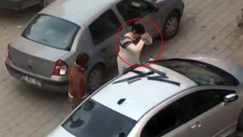 BURASI #ADANA!..
Adana'da eşiyle tartışan #kadın, kocasının otomobilini parçaladı...